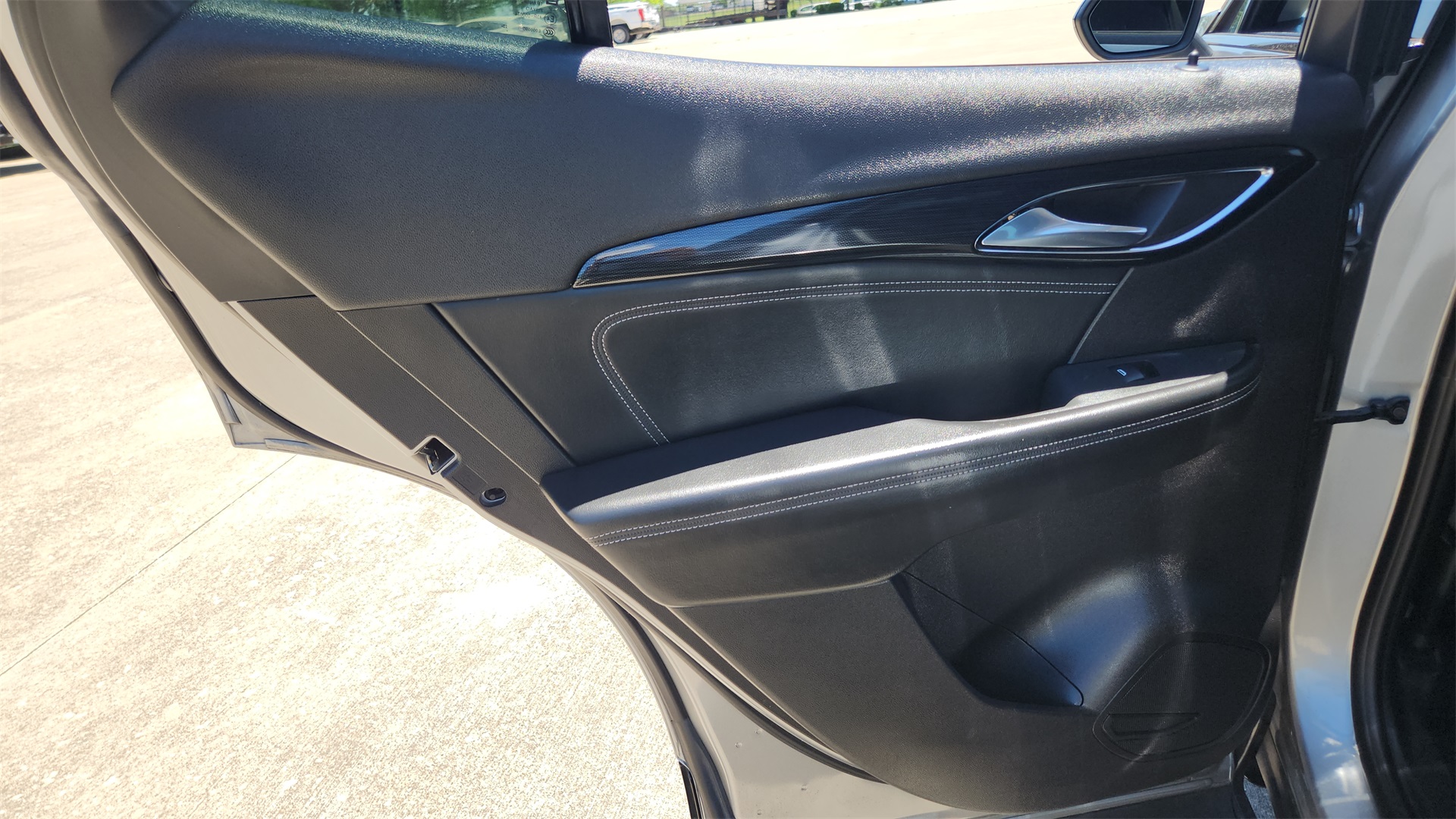 Vehicle image 17 of 35