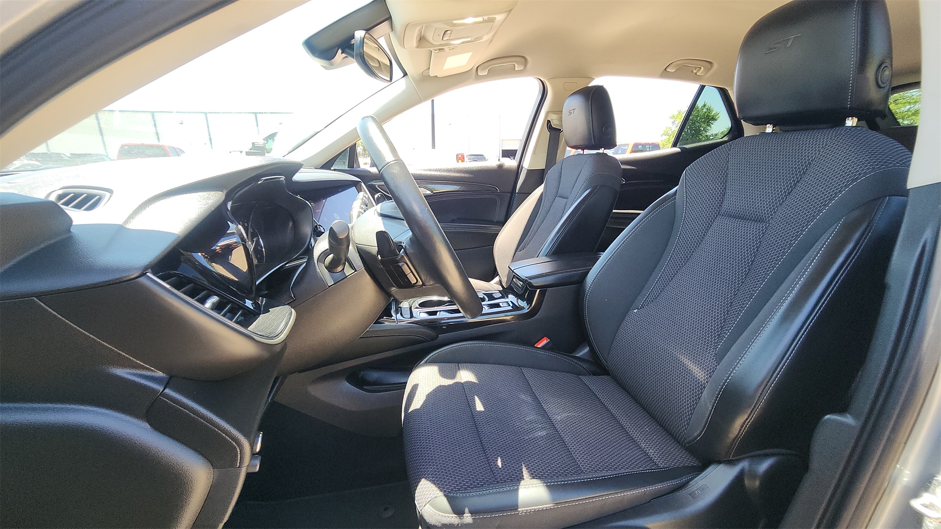 Vehicle image 10 of 35