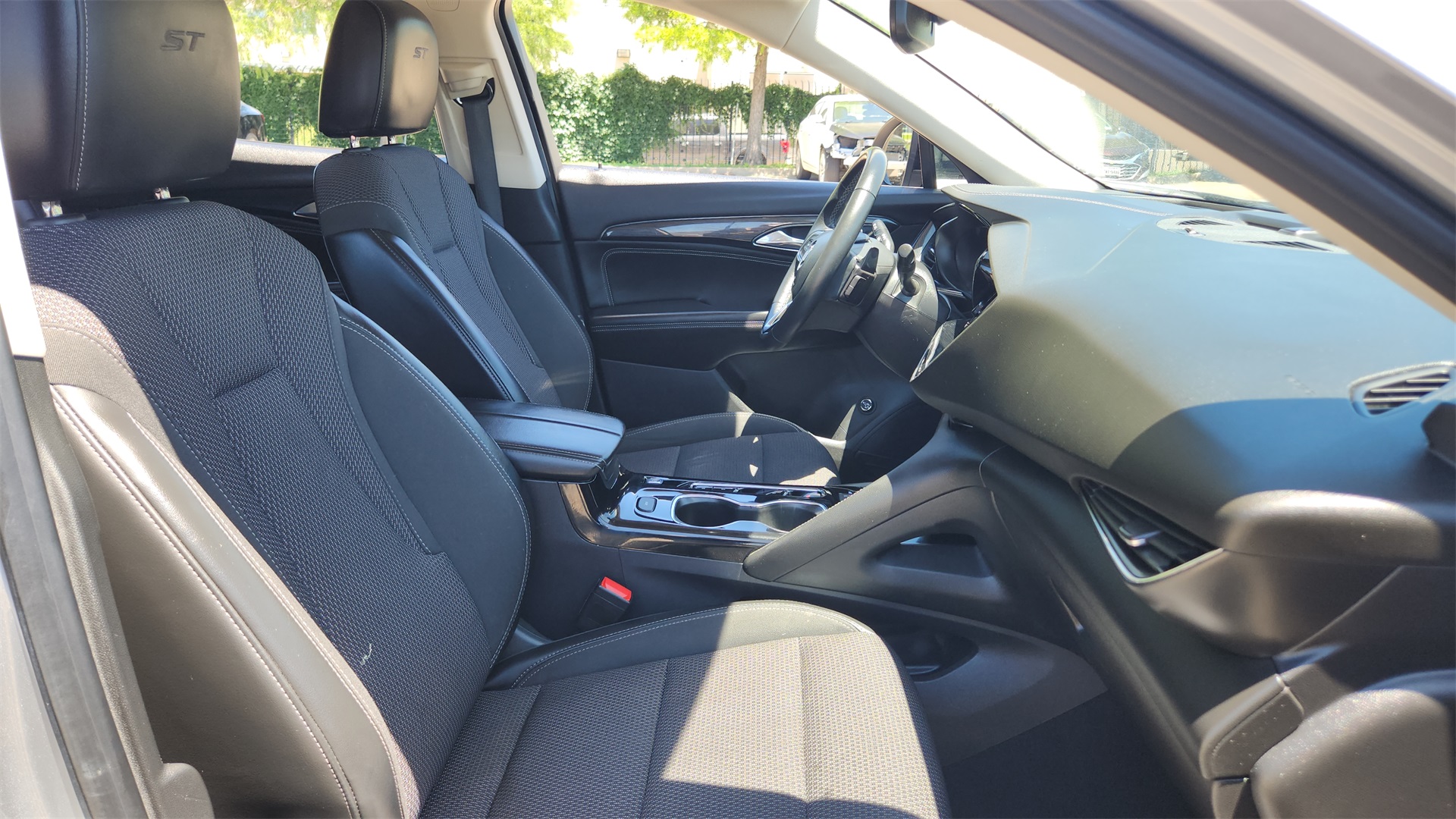 Vehicle image 19 of 35