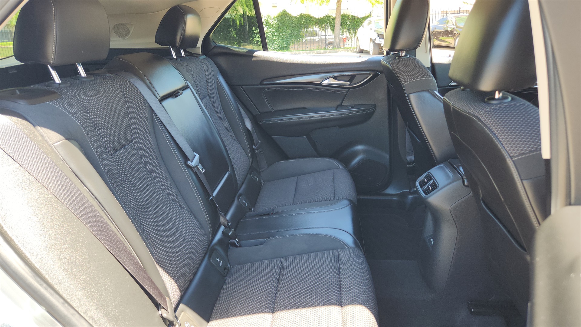 Vehicle image 21 of 35