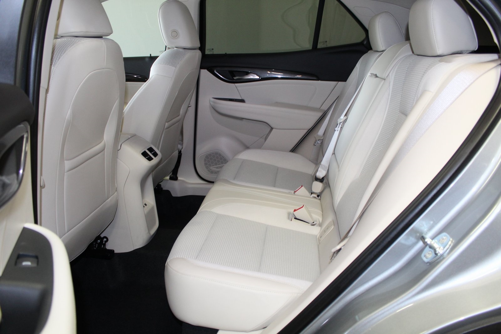 Vehicle image 17 of 34