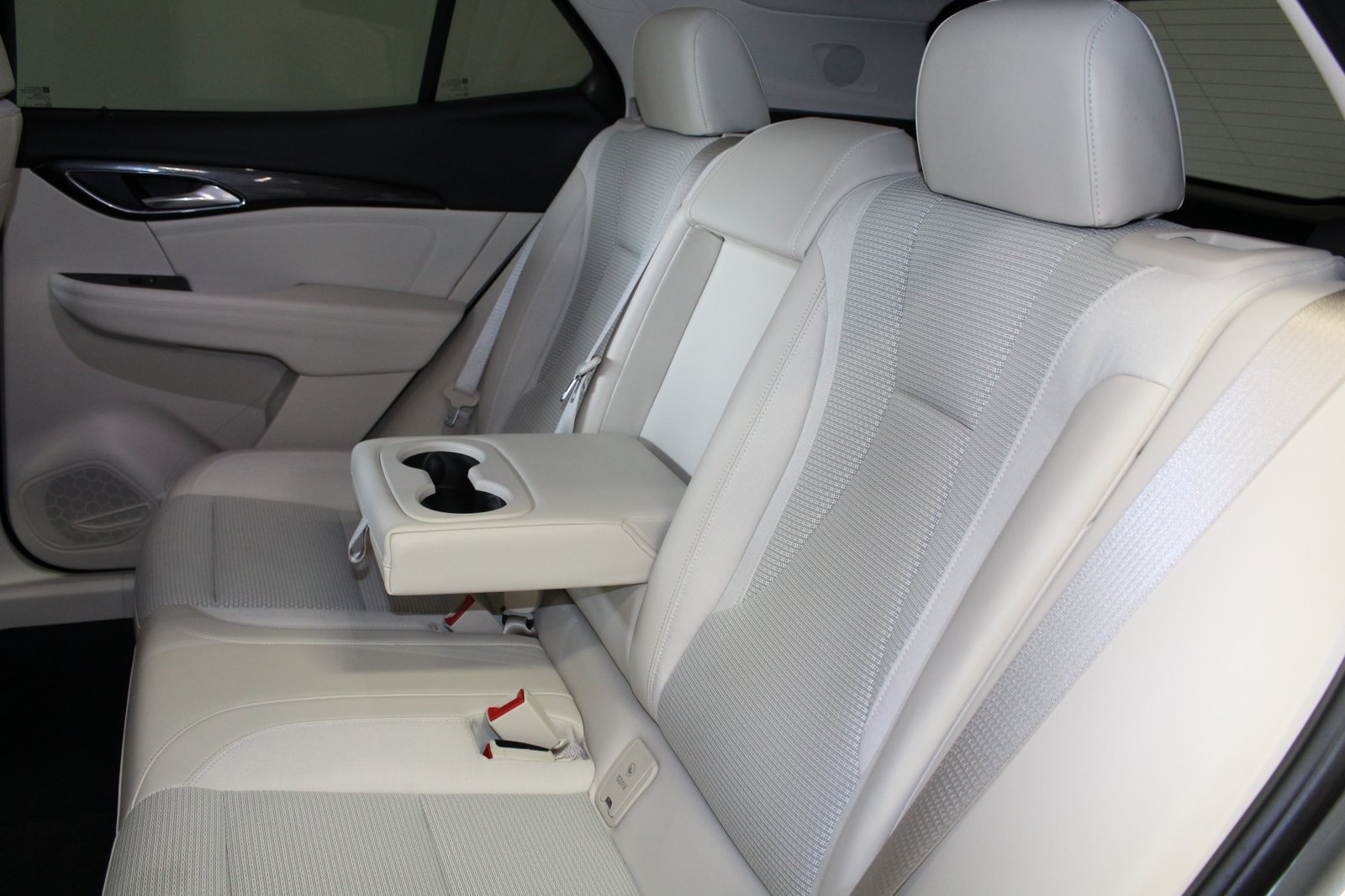 Vehicle image 18 of 34