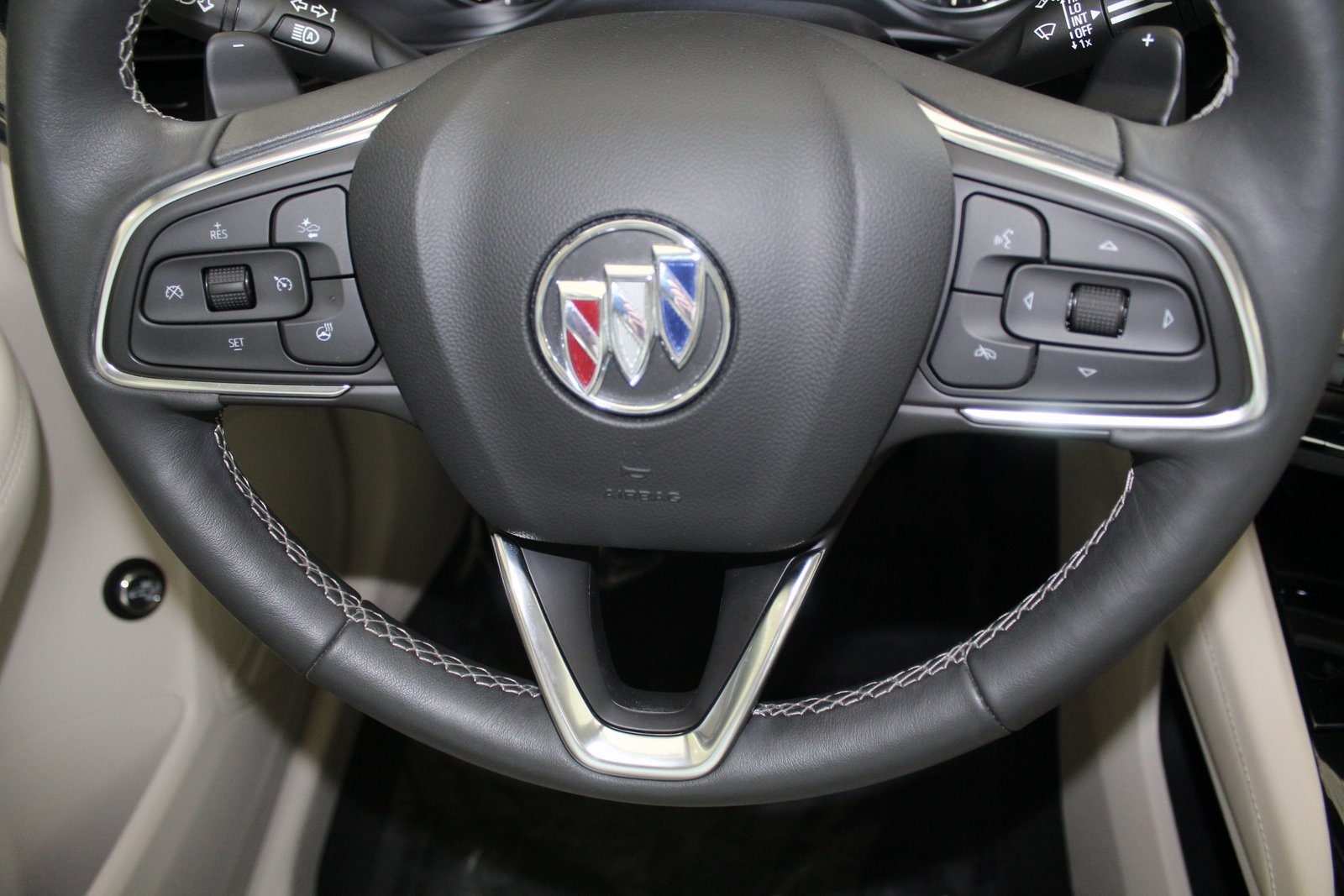 Vehicle image 23 of 34
