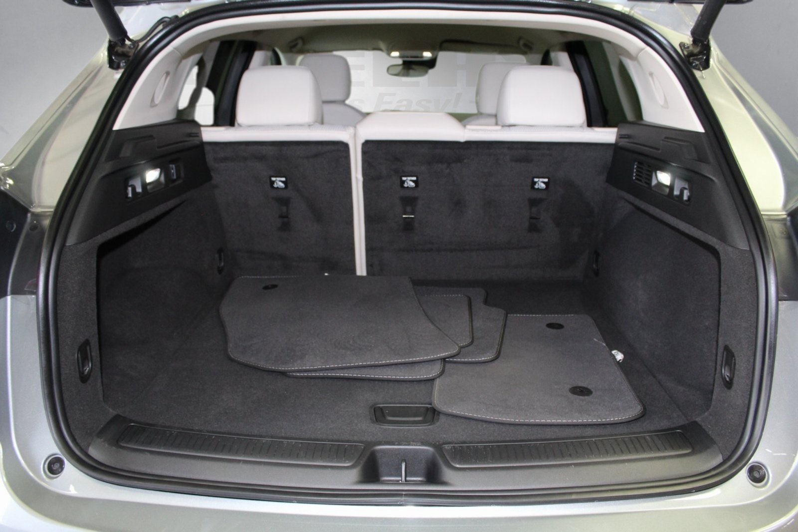 Vehicle image 13 of 34