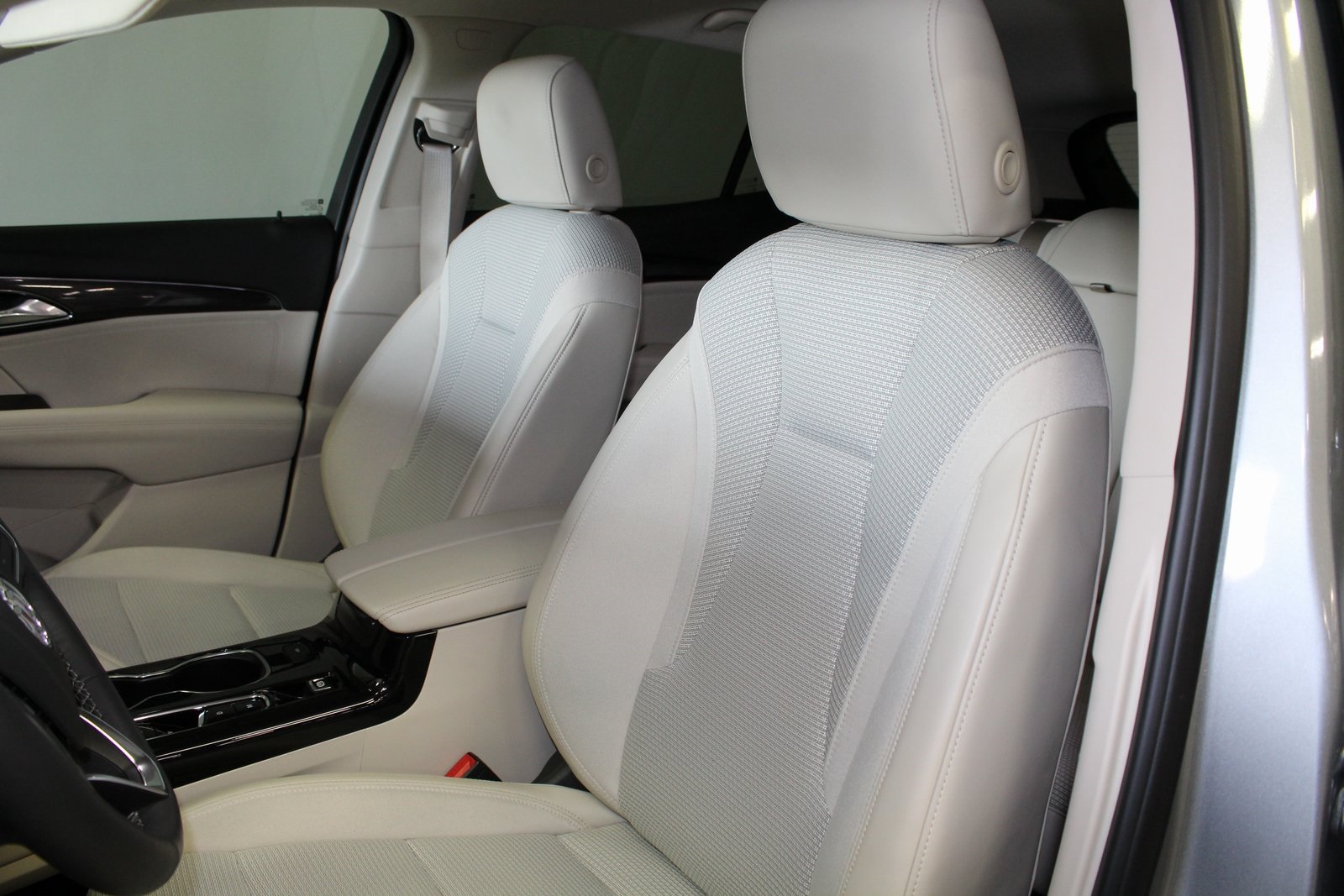Vehicle image 14 of 34