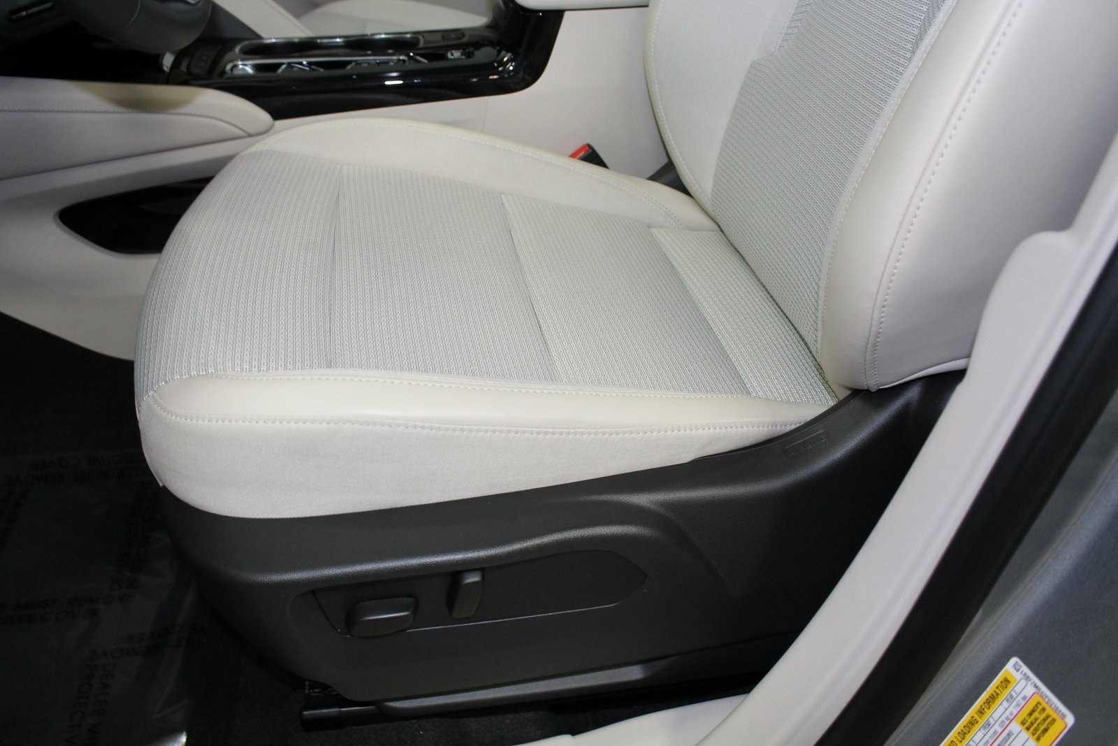 Vehicle image 19 of 34