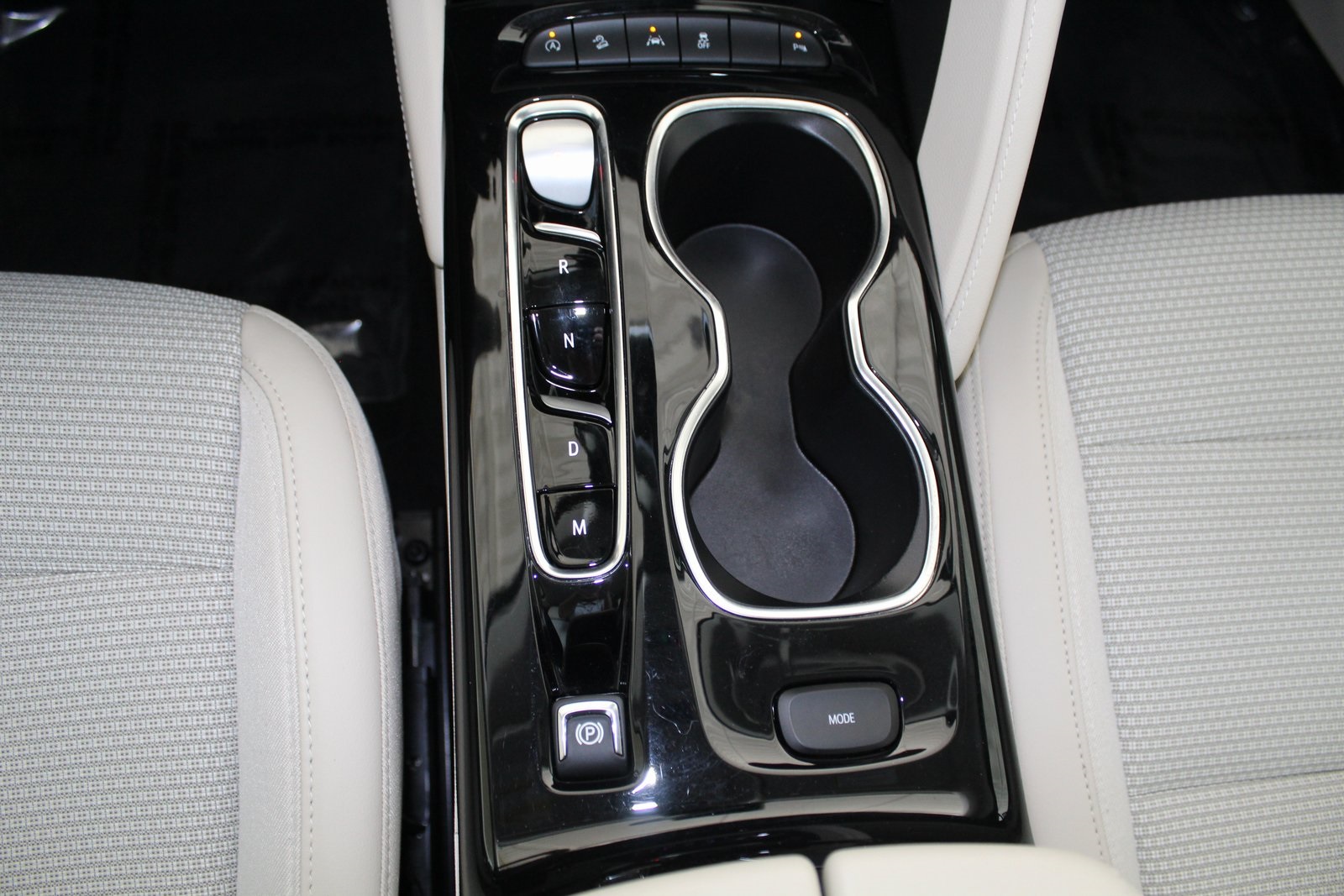 Vehicle image 26 of 34