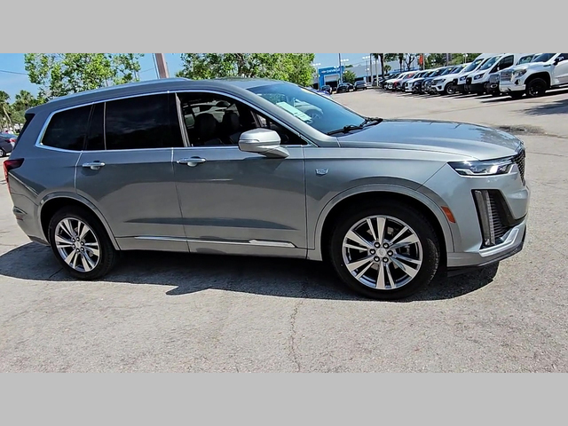 Vehicle image 10 of 35