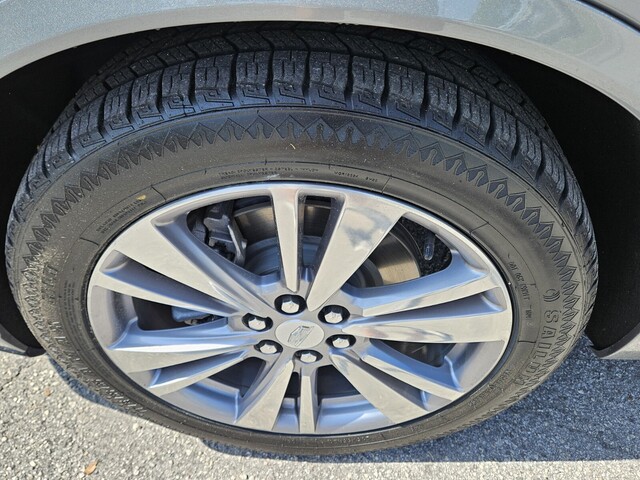 Vehicle image 25 of 35