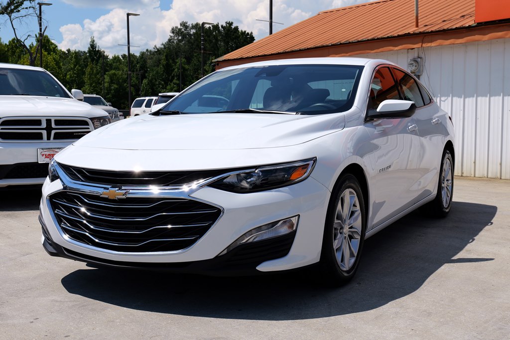 2023 Chevrolet Malibu LT Image 4 of 43