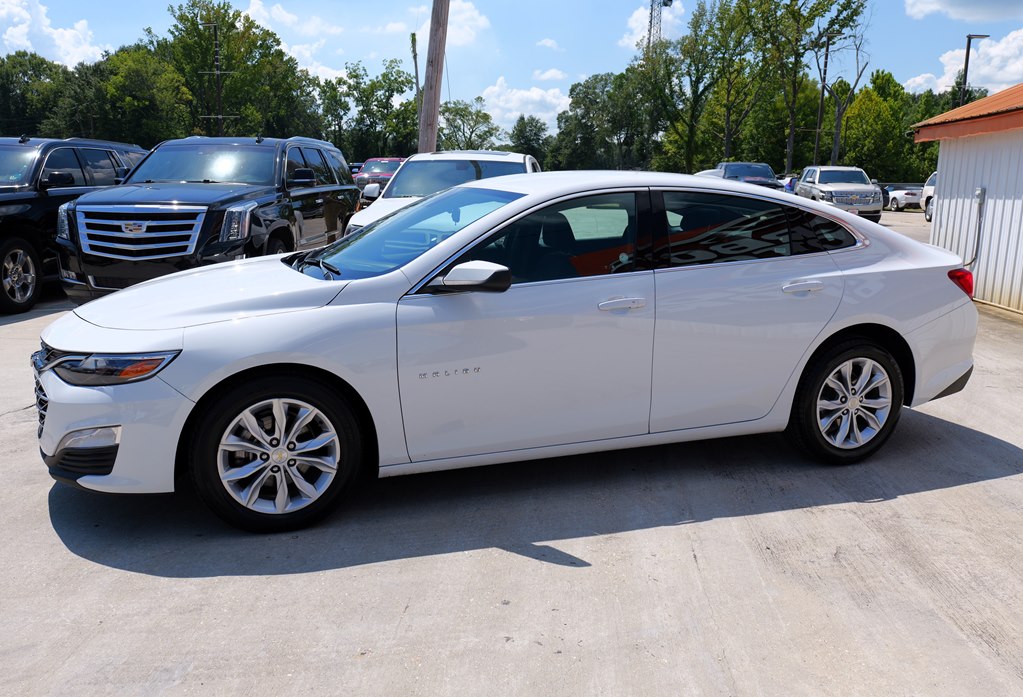 2023 Chevrolet Malibu LT Image 2 of 43