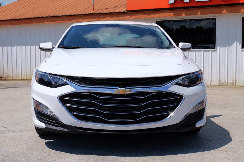 2023 Chevrolet Malibu LT Image 5 of 43