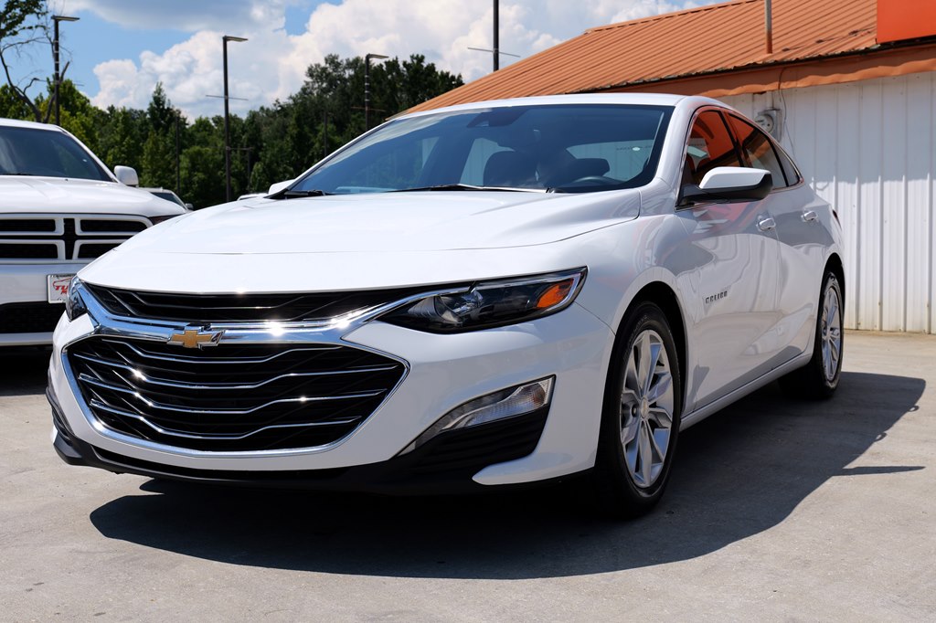 2023 Chevrolet Malibu LT Image 3 of 43