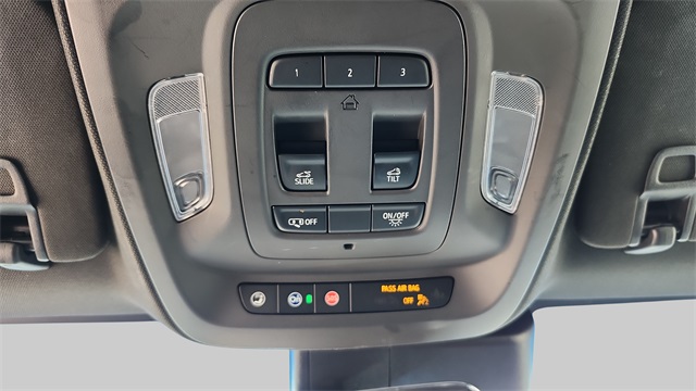 Vehicle image 32 of 43