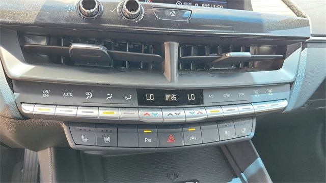 Vehicle image 40 of 43