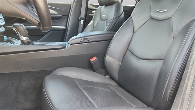 Vehicle image 13 of 43