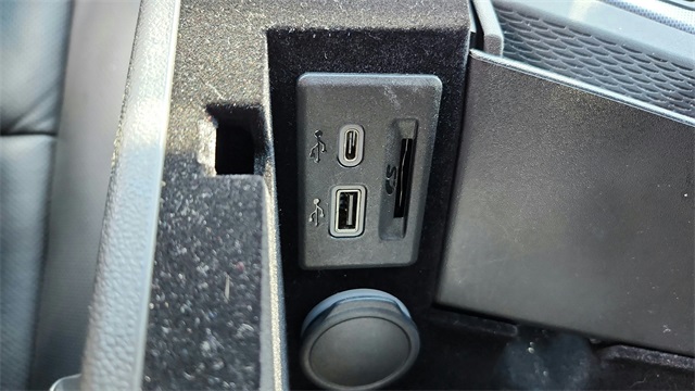 Vehicle image 37 of 43