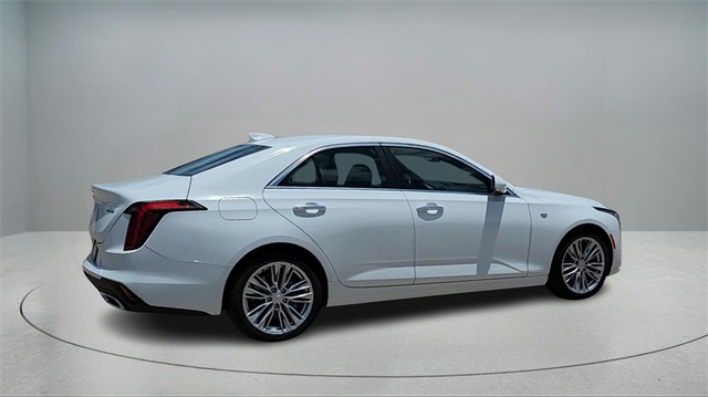 Vehicle image 4 of 43