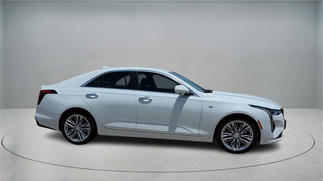 Vehicle image 3 of 43
