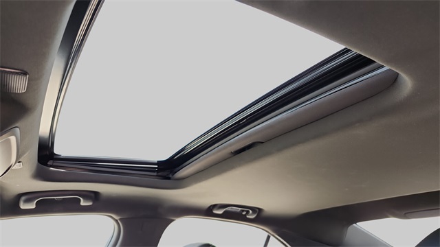 Vehicle image 19 of 43