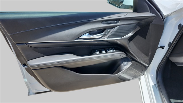 Vehicle image 25 of 43