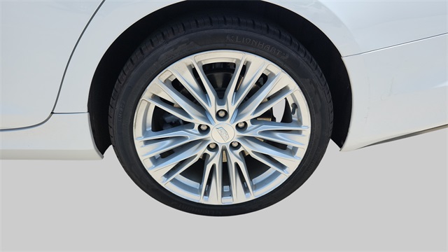 Vehicle image 9 of 43