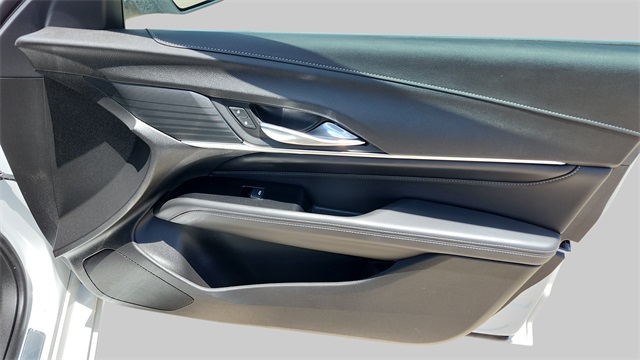 Vehicle image 27 of 43