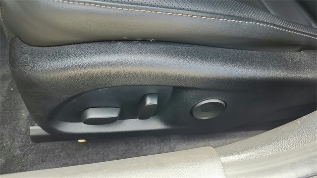 Vehicle image 36 of 43