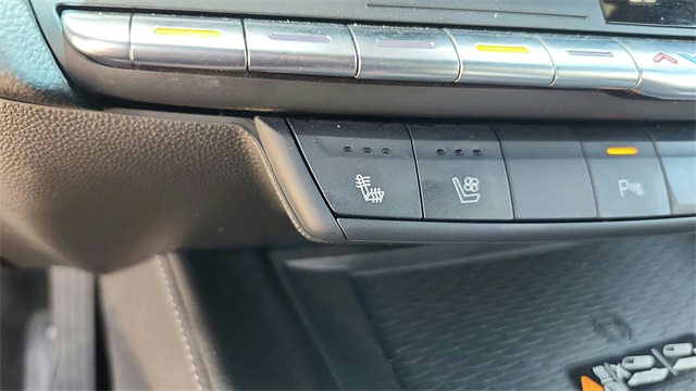 Vehicle image 41 of 43