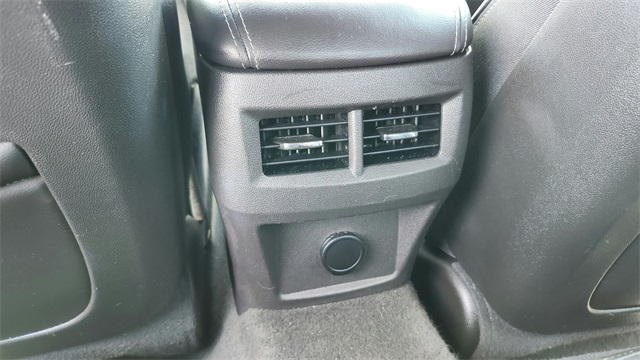 Vehicle image 31 of 43