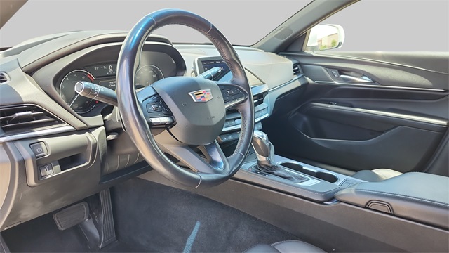 Vehicle image 17 of 43