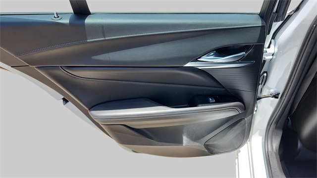Vehicle image 26 of 43