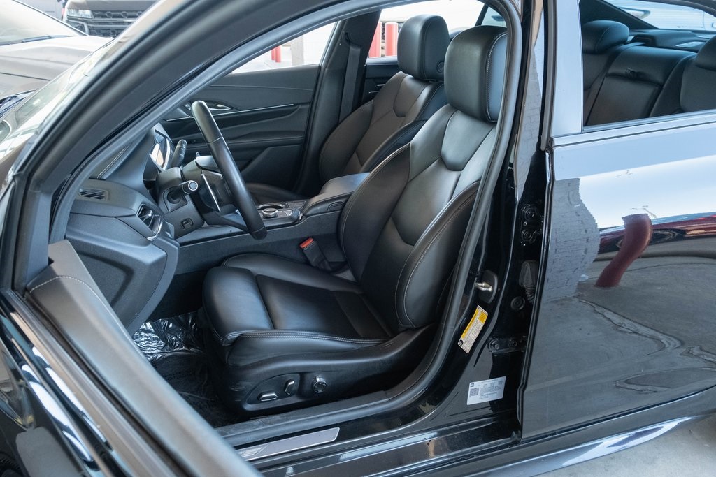 Vehicle image 9 of 17