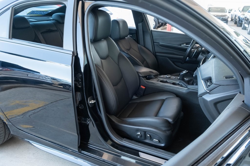 Vehicle image 11 of 17
