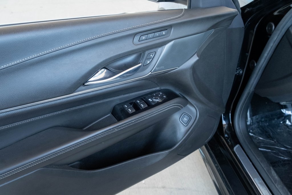 Vehicle image 6 of 17