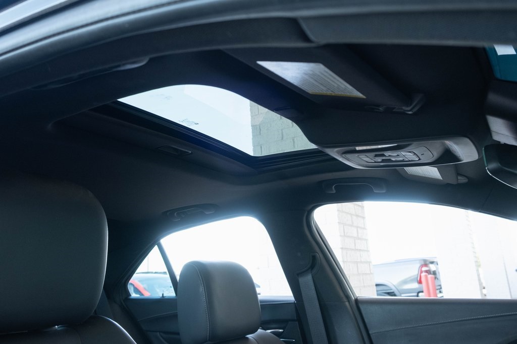 Vehicle image 10 of 17