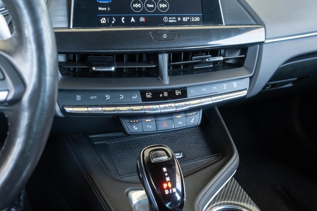 Vehicle image 14 of 17