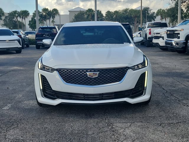 2023 Cadillac CT5 Luxury Image 2 of 32