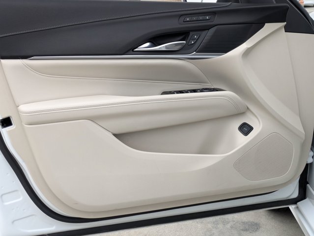 Vehicle image 11 of 24