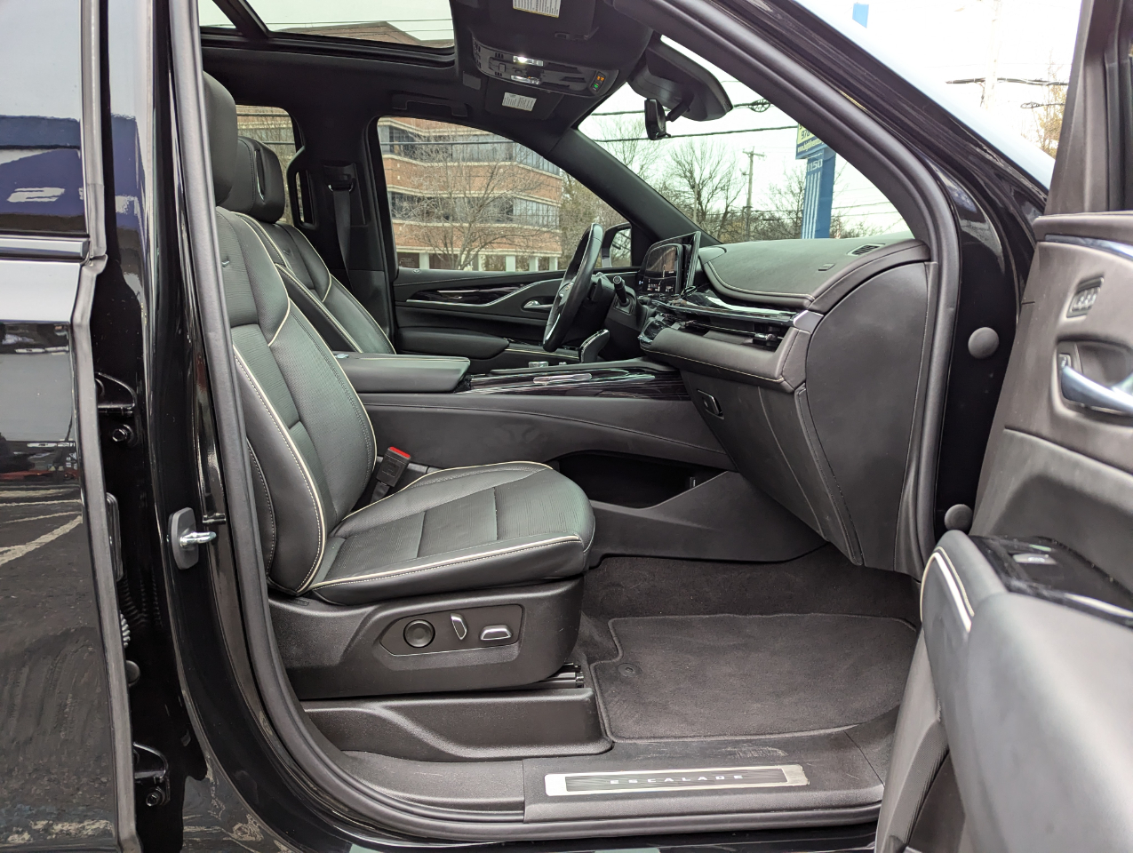 Vehicle image 35 of 56