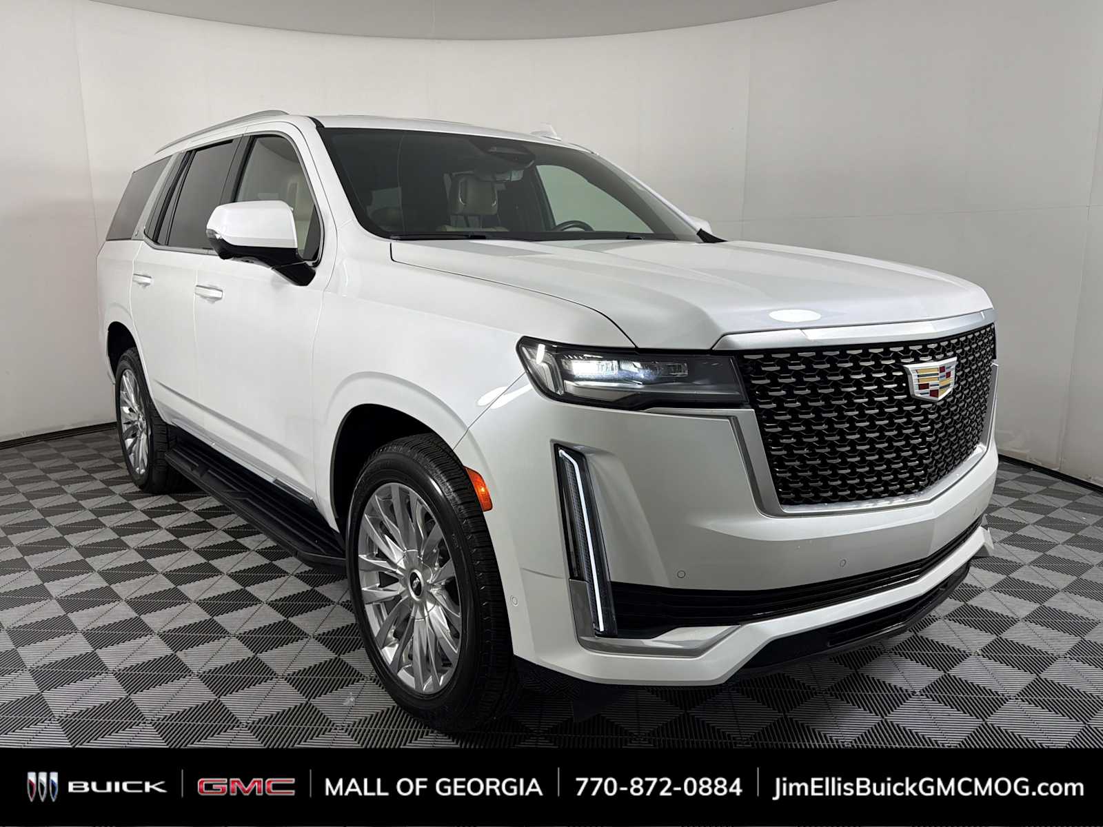 2023 Cadillac Escalade 4WD Premium Luxury Image 3 of 36