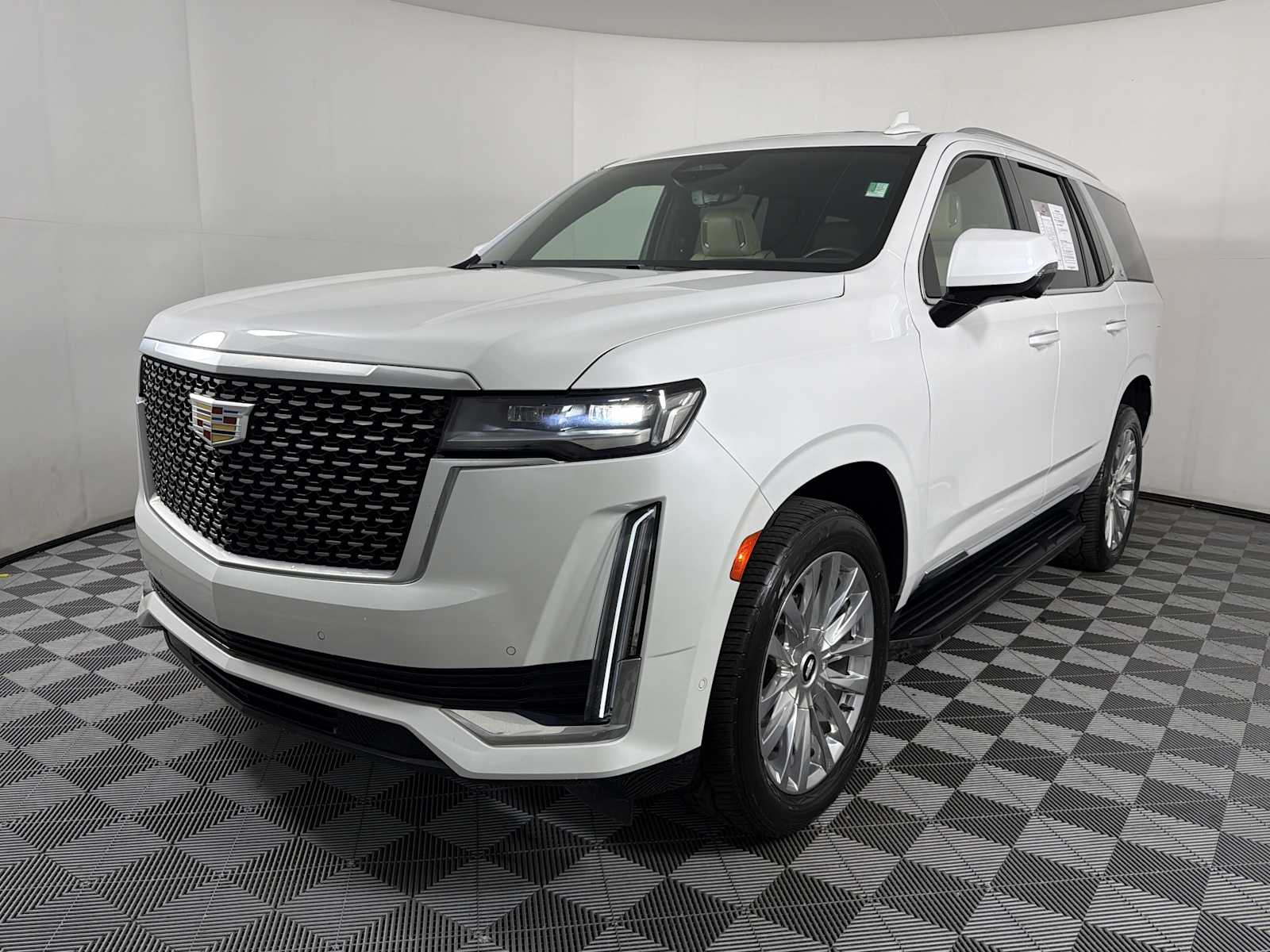 2023 Cadillac Escalade 4WD Premium Luxury Image 1 of 36