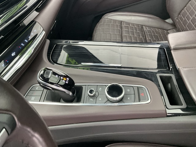 Vehicle image 21 of 33