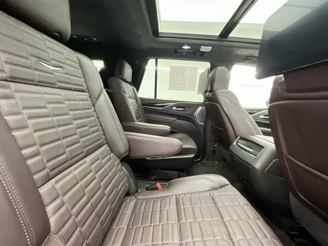 Vehicle image 10 of 33