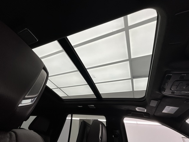Vehicle image 29 of 33