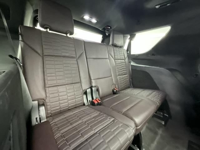 Vehicle image 14 of 33