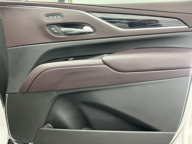 Vehicle image 23 of 33