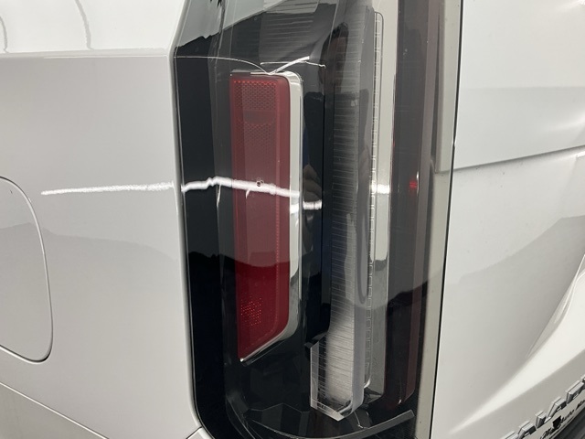 Vehicle image 31 of 33