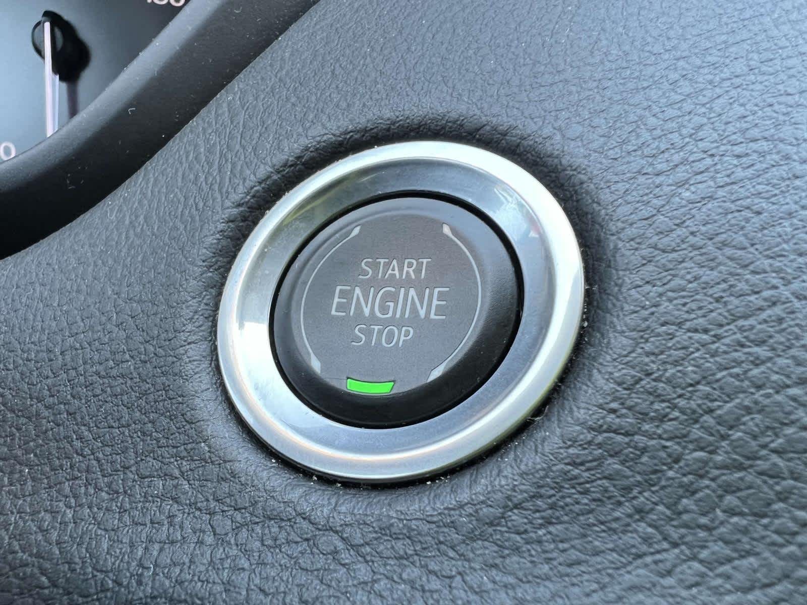 Vehicle image 18 of 30