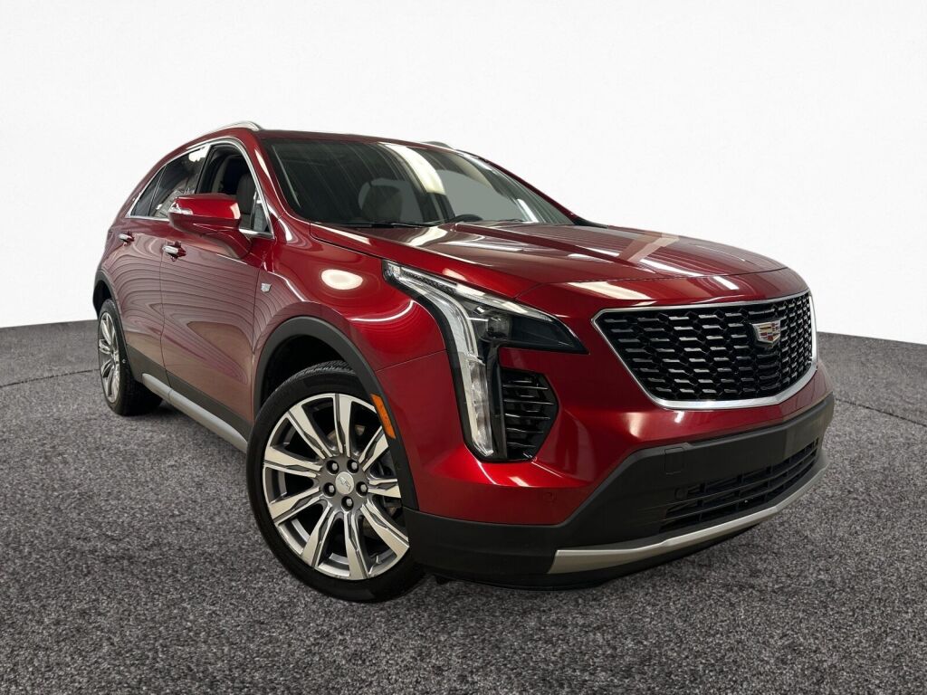 2023 Cadillac XT4 Premium Luxury Image 3 of 40